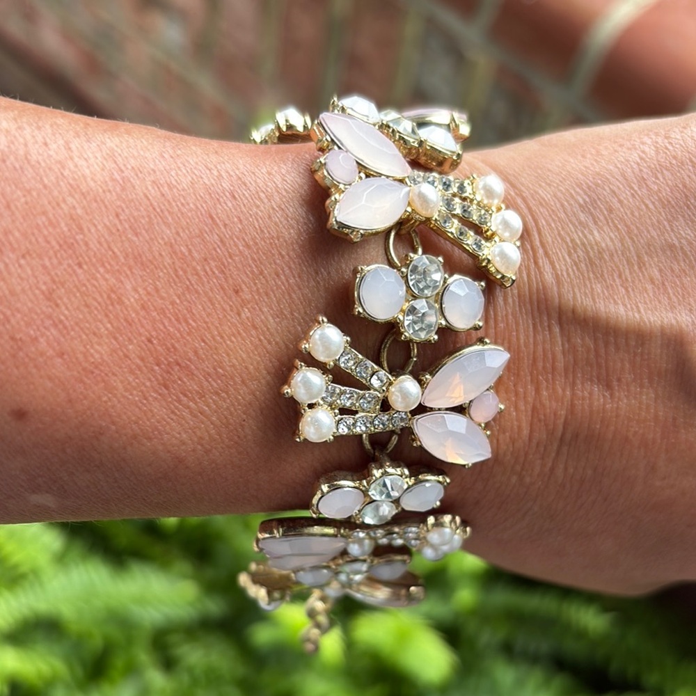Lovely Pink, Pearland Crystal Floral Bracelet